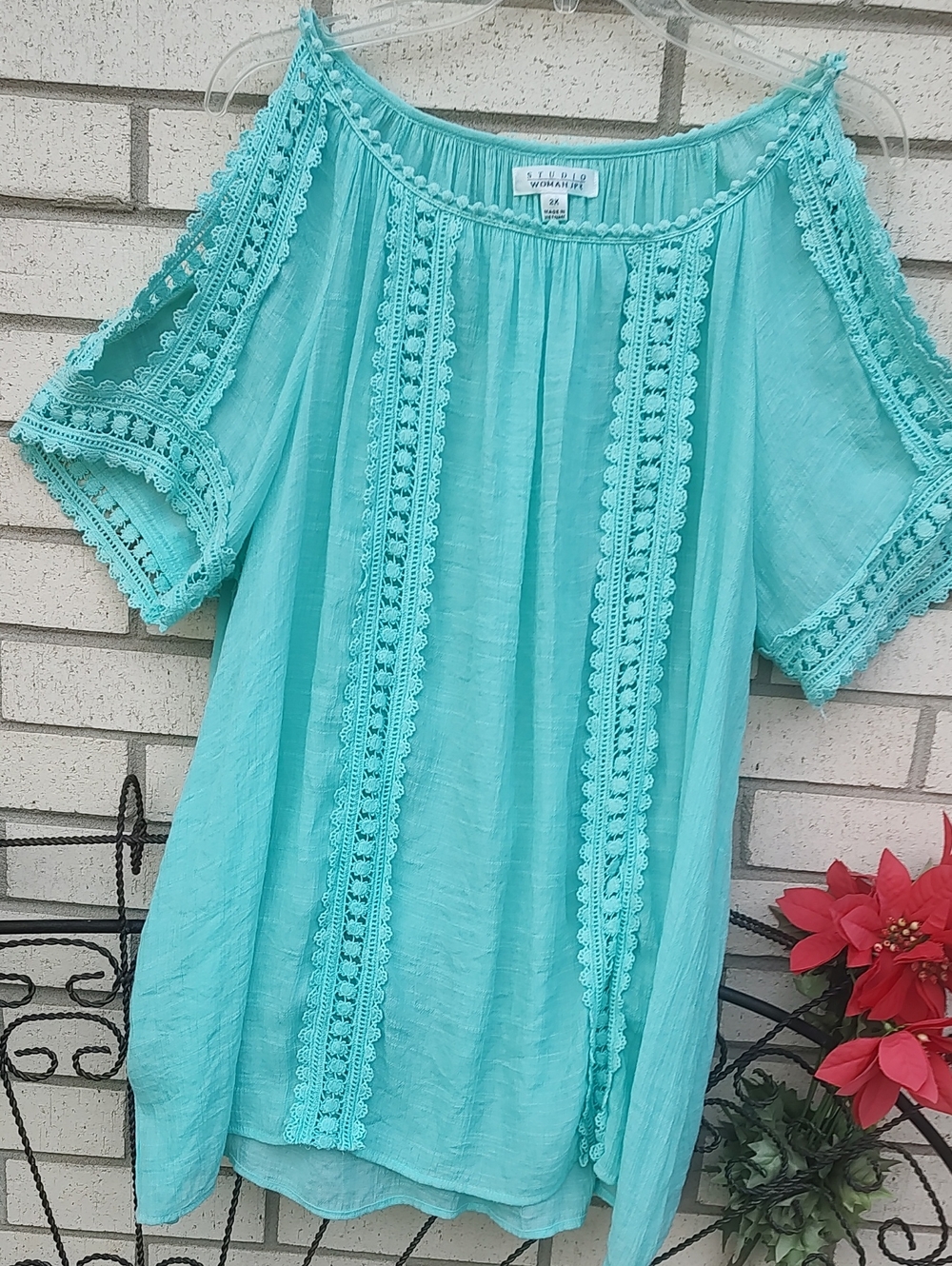 Lightweight Aqua Cold-Shoulder Crochet Trim Tunic - Picture 3 of 10